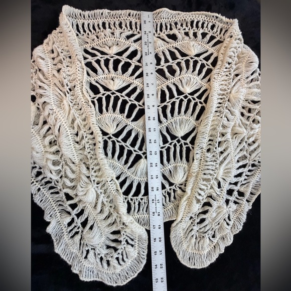 Vintage handmade crochet shawl wrap ivory cream OS - Picture 8 of 8